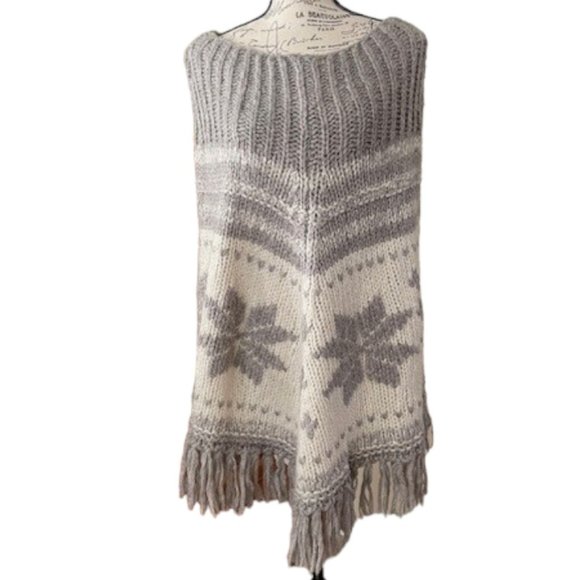 BCBG Maxazria Wool Blend Knit Poncho w Fringe - Picture 1 of 7